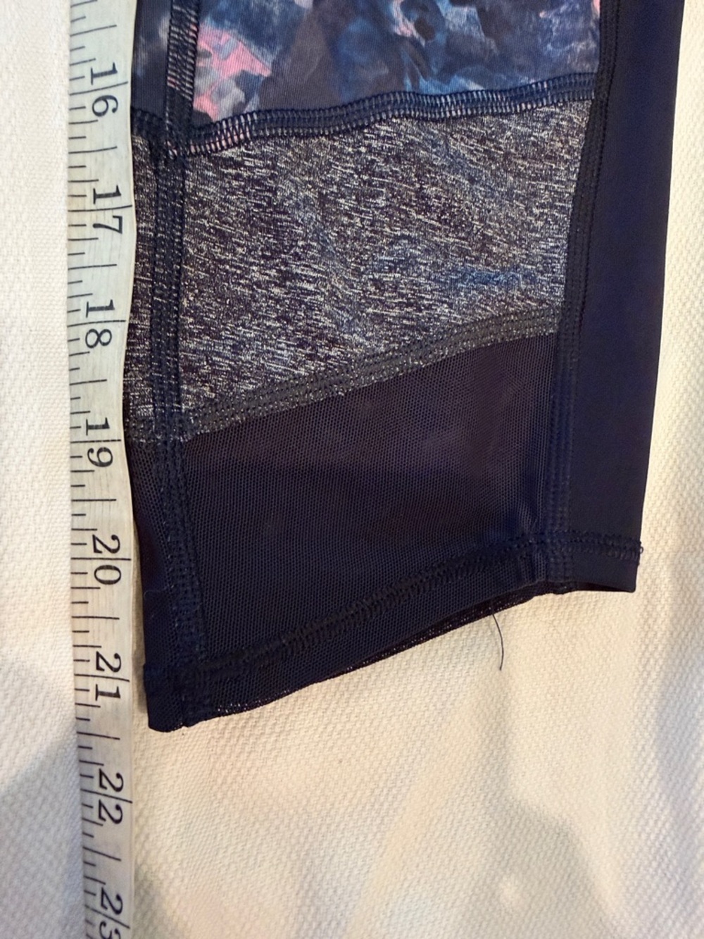Lululemon If You're Lucky Crop Full-On Luxtreme Crops Size 6 - Picture 13 of 13